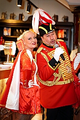 02 SenatsaRoteFunken 2026-01-16 14  Tour Freitag 16. Januar - Unser Abend begann auf der 3. karnevalistische Gemeinschaftsveranstaltung des Innenstadtlöschzuges der Feuerwehr Duisburg und der Ehrengarde Blau-Weiß der Stadt Duisburg in der „Alten Feuerwache“. Danach waren wir Gäste beim Senatsabend der KG Rote Funken im „Theodor-König Keller“ auf dem Gelände der König-Pilsener Brauerei. Den Abend beendeten wir als Überraschungsgäste auf Kerstins 60. Geburtstag. : DVPJ, Toni I, Jules I., Prinz Karneval, Prinz, Prinzessin Aileen I., Hofmarschälle, Page, Pagen, Paginnen, HDK, Duisburg, Karneval, Helau, Tollität, Event, Session 2025, Session 2025, HDK Duisburg, Hauptausschuss, Hauptausschuss Karneval Duisburg, Duisburg ist echt