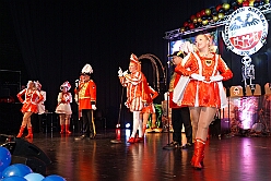 01 Herrenz KVO 2026-01-17 03  Tour-Tag, Samstag 17. Januar  - Wir begannen die Tour Abends in Hamborn, die KVO hielt der ihre Herrensitzung in der Clauberghalle ab. Von dort ging es zur Veranstaltung des MCV, die im Hagenshof zum „Schlager trifft Karneval“ aufgerufen hatten. Den letzten Act hatten wir dann im schon „heimisch“ gewordenen Steinhof in Huckingen. Die Duisburger Musketiere hatten dort zum „Lachen ist Gesund“ aufgerufen. : DVPJ, Toni I, Jules I., Prinz Karneval, Prinz, Prinzessin Aileen I., Hofmarschälle, Page, Pagen, Paginnen, HDK, Duisburg, Karneval, Helau, Tollität, Event, Session 2025, Session 2025, HDK Duisburg, Hauptausschuss, Hauptausschuss Karneval Duisburg, Duisburg ist echt