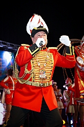01 Herrenz KVO 2026-01-17 05  Tour-Tag, Samstag 17. Januar  - Wir begannen die Tour Abends in Hamborn, die KVO hielt der ihre Herrensitzung in der Clauberghalle ab. Von dort ging es zur Veranstaltung des MCV, die im Hagenshof zum „Schlager trifft Karneval“ aufgerufen hatten. Den letzten Act hatten wir dann im schon „heimisch“ gewordenen Steinhof in Huckingen. Die Duisburger Musketiere hatten dort zum „Lachen ist Gesund“ aufgerufen. : DVPJ, Toni I, Jules I., Prinz Karneval, Prinz, Prinzessin Aileen I., Hofmarschälle, Page, Pagen, Paginnen, HDK, Duisburg, Karneval, Helau, Tollität, Event, Session 2025, Session 2025, HDK Duisburg, Hauptausschuss, Hauptausschuss Karneval Duisburg, Duisburg ist echt
