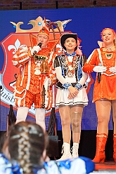 03 Lachen Gesund Musket MCV 2026-01-17 07  Tour-Tag, Samstag 17. Januar  - Wir begannen die Tour Abends in Hamborn, die KVO hielt der ihre Herrensitzung in der Clauberghalle ab. Von dort ging es zur Veranstaltung des MCV, die im Hagenshof zum „Schlager trifft Karneval“ aufgerufen hatten. Den letzten Act hatten wir dann im schon „heimisch“ gewordenen Steinhof in Huckingen. Die Duisburger Musketiere hatten dort zum „Lachen ist Gesund“ aufgerufen. : DVPJ, Toni I, Jules I., Prinz Karneval, Prinz, Prinzessin Aileen I., Hofmarschälle, Page, Pagen, Paginnen, HDK, Duisburg, Karneval, Helau, Tollität, Event, Session 2025, Session 2025, HDK Duisburg, Hauptausschuss, Hauptausschuss Karneval Duisburg, Duisburg ist echt