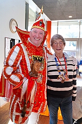 01 HerrensEhrengrd  2026-01-18 04  Tour-Tag, Sonntag 18. Januar - An diesem Sonntagmorgen startetet wir fast zur Frühschoppenzeit in der „Alten Feuerwache“ auf der Herrensitzung der Ehrengarde Blau-Weiß, eine Heimveranstaltung für unsere Rabea und unserem Olli. Danach stand dann die nächste Herrensitzung auf dem Plan, die von der KG Blau-Silber Rheinhausen im „Stellwerkshof“. Un wie kann es anders sein, der letzte Act ,wieder mal, im Steinhof. Die Lebenshilfe hielt dort ihre 15. Integrative Karnevalssitzung mit Unterstützung des HDK ab. : DVPJ, Toni I, Jules I., Prinz Karneval, Prinz, Prinzessin Aileen I., Hofmarschälle, Page, Pagen, Paginnen, HDK, Duisburg, Karneval, Helau, Tollität, Event, Session 2025, Session 2025, HDK Duisburg, Hauptausschuss, Hauptausschuss Karneval Duisburg, Duisburg ist echt