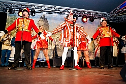 01 HerrensEhrengrd  2026-01-18 06  Tour-Tag, Sonntag 18. Januar - An diesem Sonntagmorgen startetet wir fast zur Frühschoppenzeit in der „Alten Feuerwache“ auf der Herrensitzung der Ehrengarde Blau-Weiß, eine Heimveranstaltung für unsere Rabea und unserem Olli. Danach stand dann die nächste Herrensitzung auf dem Plan, die von der KG Blau-Silber Rheinhausen im „Stellwerkshof“. Un wie kann es anders sein, der letzte Act ,wieder mal, im Steinhof. Die Lebenshilfe hielt dort ihre 15. Integrative Karnevalssitzung mit Unterstützung des HDK ab. : DVPJ, Toni I, Jules I., Prinz Karneval, Prinz, Prinzessin Aileen I., Hofmarschälle, Page, Pagen, Paginnen, HDK, Duisburg, Karneval, Helau, Tollität, Event, Session 2025, Session 2025, HDK Duisburg, Hauptausschuss, Hauptausschuss Karneval Duisburg, Duisburg ist echt