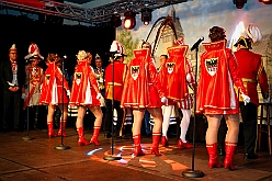 01 HerrensEhrengrd  2026-01-18 07  Tour-Tag, Sonntag 18. Januar - An diesem Sonntagmorgen startetet wir fast zur Frühschoppenzeit in der „Alten Feuerwache“ auf der Herrensitzung der Ehrengarde Blau-Weiß, eine Heimveranstaltung für unsere Rabea und unserem Olli. Danach stand dann die nächste Herrensitzung auf dem Plan, die von der KG Blau-Silber Rheinhausen im „Stellwerkshof“. Un wie kann es anders sein, der letzte Act ,wieder mal, im Steinhof. Die Lebenshilfe hielt dort ihre 15. Integrative Karnevalssitzung mit Unterstützung des HDK ab. : DVPJ, Toni I, Jules I., Prinz Karneval, Prinz, Prinzessin Aileen I., Hofmarschälle, Page, Pagen, Paginnen, HDK, Duisburg, Karneval, Helau, Tollität, Event, Session 2025, Session 2025, HDK Duisburg, Hauptausschuss, Hauptausschuss Karneval Duisburg, Duisburg ist echt