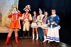 01 HerrensEhrengrd  2026-01-18 12  Tour-Tag, Sonntag 18. Januar - An diesem Sonntagmorgen startetet wir fast zur Frühschoppenzeit in der „Alten Feuerwache“ auf der Herrensitzung der Ehrengarde Blau-Weiß, eine Heimveranstaltung für unsere Rabea und unserem Olli. Danach stand dann die nächste Herrensitzung auf dem Plan, die von der KG Blau-Silber Rheinhausen im „Stellwerkshof“. Un wie kann es anders sein, der letzte Act ,wieder mal, im Steinhof. Die Lebenshilfe hielt dort ihre 15. Integrative Karnevalssitzung mit Unterstützung des HDK ab. : DVPJ, Toni I, Jules I., Prinz Karneval, Prinz, Prinzessin Aileen I., Hofmarschälle, Page, Pagen, Paginnen, HDK, Duisburg, Karneval, Helau, Tollität, Event, Session 2025, Session 2025, HDK Duisburg, Hauptausschuss, Hauptausschuss Karneval Duisburg, Duisburg ist echt