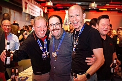 01 HerrensEhrengrd  2026-01-18 15  Tour-Tag, Sonntag 18. Januar - An diesem Sonntagmorgen startetet wir fast zur Frühschoppenzeit in der „Alten Feuerwache“ auf der Herrensitzung der Ehrengarde Blau-Weiß, eine Heimveranstaltung für unsere Rabea und unserem Olli. Danach stand dann die nächste Herrensitzung auf dem Plan, die von der KG Blau-Silber Rheinhausen im „Stellwerkshof“. Un wie kann es anders sein, der letzte Act ,wieder mal, im Steinhof. Die Lebenshilfe hielt dort ihre 15. Integrative Karnevalssitzung mit Unterstützung des HDK ab. : DVPJ, Toni I, Jules I., Prinz Karneval, Prinz, Prinzessin Aileen I., Hofmarschälle, Page, Pagen, Paginnen, HDK, Duisburg, Karneval, Helau, Tollität, Event, Session 2025, Session 2025, HDK Duisburg, Hauptausschuss, Hauptausschuss Karneval Duisburg, Duisburg ist echt