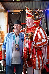 02 Herrens BS Rheih 2026-01-18 03  Tour-Tag, Sonntag 18. Januar - An diesem Sonntagmorgen startetet wir fast zur Frühschoppenzeit in der „Alten Feuerwache“ auf der Herrensitzung der Ehrengarde Blau-Weiß, eine Heimveranstaltung für unsere Rabea und unserem Olli. Danach stand dann die nächste Herrensitzung auf dem Plan, die von der KG Blau-Silber Rheinhausen im „Stellwerkshof“. Un wie kann es anders sein, der letzte Act ,wieder mal, im Steinhof. Die Lebenshilfe hielt dort ihre 15. Integrative Karnevalssitzung mit Unterstützung des HDK ab. : DVPJ, Toni I, Jules I., Prinz Karneval, Prinz, Prinzessin Aileen I., Hofmarschälle, Page, Pagen, Paginnen, HDK, Duisburg, Karneval, Helau, Tollität, Event, Session 2025, Session 2025, HDK Duisburg, Hauptausschuss, Hauptausschuss Karneval Duisburg, Duisburg ist echt