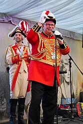 02 Herrens BS Rheih 2026-01-18 06  Tour-Tag, Sonntag 18. Januar - An diesem Sonntagmorgen startetet wir fast zur Frühschoppenzeit in der „Alten Feuerwache“ auf der Herrensitzung der Ehrengarde Blau-Weiß, eine Heimveranstaltung für unsere Rabea und unserem Olli. Danach stand dann die nächste Herrensitzung auf dem Plan, die von der KG Blau-Silber Rheinhausen im „Stellwerkshof“. Un wie kann es anders sein, der letzte Act ,wieder mal, im Steinhof. Die Lebenshilfe hielt dort ihre 15. Integrative Karnevalssitzung mit Unterstützung des HDK ab. : DVPJ, Toni I, Jules I., Prinz Karneval, Prinz, Prinzessin Aileen I., Hofmarschälle, Page, Pagen, Paginnen, HDK, Duisburg, Karneval, Helau, Tollität, Event, Session 2025, Session 2025, HDK Duisburg, Hauptausschuss, Hauptausschuss Karneval Duisburg, Duisburg ist echt