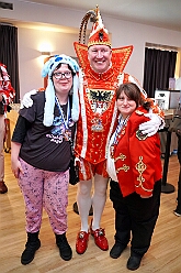 03 Lebenshilfe 2026-01-18 01  Tour-Tag, Sonntag 18. Januar - An diesem Sonntagmorgen startetet wir fast zur Frühschoppenzeit in der „Alten Feuerwache“ auf der Herrensitzung der Ehrengarde Blau-Weiß, eine Heimveranstaltung für unsere Rabea und unserem Olli. Danach stand dann die nächste Herrensitzung auf dem Plan, die von der KG Blau-Silber Rheinhausen im „Stellwerkshof“. Un wie kann es anders sein, der letzte Act ,wieder mal, im Steinhof. Die Lebenshilfe hielt dort ihre 15. Integrative Karnevalssitzung mit Unterstützung des HDK ab. : DVPJ, Toni I, Jules I., Prinz Karneval, Prinz, Prinzessin Aileen I., Hofmarschälle, Page, Pagen, Paginnen, HDK, Duisburg, Karneval, Helau, Tollität, Event, Session 2025, Session 2025, HDK Duisburg, Hauptausschuss, Hauptausschuss Karneval Duisburg, Duisburg ist echt