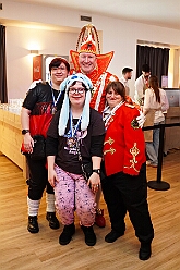 03 Lebenshilfe 2026-01-18 02  Tour-Tag, Sonntag 18. Januar - An diesem Sonntagmorgen startetet wir fast zur Frühschoppenzeit in der „Alten Feuerwache“ auf der Herrensitzung der Ehrengarde Blau-Weiß, eine Heimveranstaltung für unsere Rabea und unserem Olli. Danach stand dann die nächste Herrensitzung auf dem Plan, die von der KG Blau-Silber Rheinhausen im „Stellwerkshof“. Un wie kann es anders sein, der letzte Act ,wieder mal, im Steinhof. Die Lebenshilfe hielt dort ihre 15. Integrative Karnevalssitzung mit Unterstützung des HDK ab. : DVPJ, Toni I, Jules I., Prinz Karneval, Prinz, Prinzessin Aileen I., Hofmarschälle, Page, Pagen, Paginnen, HDK, Duisburg, Karneval, Helau, Tollität, Event, Session 2025, Session 2025, HDK Duisburg, Hauptausschuss, Hauptausschuss Karneval Duisburg, Duisburg ist echt