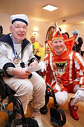 03 Lebenshilfe 2026-01-18 05  Tour-Tag, Sonntag 18. Januar - An diesem Sonntagmorgen startetet wir fast zur Frühschoppenzeit in der „Alten Feuerwache“ auf der Herrensitzung der Ehrengarde Blau-Weiß, eine Heimveranstaltung für unsere Rabea und unserem Olli. Danach stand dann die nächste Herrensitzung auf dem Plan, die von der KG Blau-Silber Rheinhausen im „Stellwerkshof“. Un wie kann es anders sein, der letzte Act ,wieder mal, im Steinhof. Die Lebenshilfe hielt dort ihre 15. Integrative Karnevalssitzung mit Unterstützung des HDK ab. : DVPJ, Toni I, Jules I., Prinz Karneval, Prinz, Prinzessin Aileen I., Hofmarschälle, Page, Pagen, Paginnen, HDK, Duisburg, Karneval, Helau, Tollität, Event, Session 2025, Session 2025, HDK Duisburg, Hauptausschuss, Hauptausschuss Karneval Duisburg, Duisburg ist echt