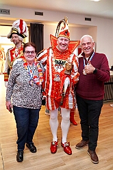 03 Lebenshilfe 2026-01-18 08  Tour-Tag, Sonntag 18. Januar - An diesem Sonntagmorgen startetet wir fast zur Frühschoppenzeit in der „Alten Feuerwache“ auf der Herrensitzung der Ehrengarde Blau-Weiß, eine Heimveranstaltung für unsere Rabea und unserem Olli. Danach stand dann die nächste Herrensitzung auf dem Plan, die von der KG Blau-Silber Rheinhausen im „Stellwerkshof“. Un wie kann es anders sein, der letzte Act ,wieder mal, im Steinhof. Die Lebenshilfe hielt dort ihre 15. Integrative Karnevalssitzung mit Unterstützung des HDK ab. : DVPJ, Toni I, Jules I., Prinz Karneval, Prinz, Prinzessin Aileen I., Hofmarschälle, Page, Pagen, Paginnen, HDK, Duisburg, Karneval, Helau, Tollität, Event, Session 2025, Session 2025, HDK Duisburg, Hauptausschuss, Hauptausschuss Karneval Duisburg, Duisburg ist echt