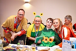 03 Lebenshilfe 2026-01-18 09  Tour-Tag, Sonntag 18. Januar - An diesem Sonntagmorgen startetet wir fast zur Frühschoppenzeit in der „Alten Feuerwache“ auf der Herrensitzung der Ehrengarde Blau-Weiß, eine Heimveranstaltung für unsere Rabea und unserem Olli. Danach stand dann die nächste Herrensitzung auf dem Plan, die von der KG Blau-Silber Rheinhausen im „Stellwerkshof“. Un wie kann es anders sein, der letzte Act ,wieder mal, im Steinhof. Die Lebenshilfe hielt dort ihre 15. Integrative Karnevalssitzung mit Unterstützung des HDK ab. : DVPJ, Toni I, Jules I., Prinz Karneval, Prinz, Prinzessin Aileen I., Hofmarschälle, Page, Pagen, Paginnen, HDK, Duisburg, Karneval, Helau, Tollität, Event, Session 2025, Session 2025, HDK Duisburg, Hauptausschuss, Hauptausschuss Karneval Duisburg, Duisburg ist echt