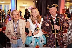 03 Lebenshilfe 2026-01-18 16  Tour-Tag, Sonntag 18. Januar - An diesem Sonntagmorgen startetet wir fast zur Frühschoppenzeit in der „Alten Feuerwache“ auf der Herrensitzung der Ehrengarde Blau-Weiß, eine Heimveranstaltung für unsere Rabea und unserem Olli. Danach stand dann die nächste Herrensitzung auf dem Plan, die von der KG Blau-Silber Rheinhausen im „Stellwerkshof“. Un wie kann es anders sein, der letzte Act ,wieder mal, im Steinhof. Die Lebenshilfe hielt dort ihre 15. Integrative Karnevalssitzung mit Unterstützung des HDK ab. : DVPJ, Toni I, Jules I., Prinz Karneval, Prinz, Prinzessin Aileen I., Hofmarschälle, Page, Pagen, Paginnen, HDK, Duisburg, Karneval, Helau, Tollität, Event, Session 2025, Session 2025, HDK Duisburg, Hauptausschuss, Hauptausschuss Karneval Duisburg, Duisburg ist echt