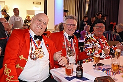 03 Lebenshilfe 2026-01-18 17  Tour-Tag, Sonntag 18. Januar - An diesem Sonntagmorgen startetet wir fast zur Frühschoppenzeit in der „Alten Feuerwache“ auf der Herrensitzung der Ehrengarde Blau-Weiß, eine Heimveranstaltung für unsere Rabea und unserem Olli. Danach stand dann die nächste Herrensitzung auf dem Plan, die von der KG Blau-Silber Rheinhausen im „Stellwerkshof“. Un wie kann es anders sein, der letzte Act ,wieder mal, im Steinhof. Die Lebenshilfe hielt dort ihre 15. Integrative Karnevalssitzung mit Unterstützung des HDK ab. : DVPJ, Toni I, Jules I., Prinz Karneval, Prinz, Prinzessin Aileen I., Hofmarschälle, Page, Pagen, Paginnen, HDK, Duisburg, Karneval, Helau, Tollität, Event, Session 2025, Session 2025, HDK Duisburg, Hauptausschuss, Hauptausschuss Karneval Duisburg, Duisburg ist echt