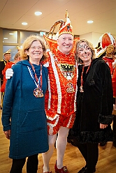 03 Lebenshilfe 2026-01-18 19  Tour-Tag, Sonntag 18. Januar - An diesem Sonntagmorgen startetet wir fast zur Frühschoppenzeit in der „Alten Feuerwache“ auf der Herrensitzung der Ehrengarde Blau-Weiß, eine Heimveranstaltung für unsere Rabea und unserem Olli. Danach stand dann die nächste Herrensitzung auf dem Plan, die von der KG Blau-Silber Rheinhausen im „Stellwerkshof“. Un wie kann es anders sein, der letzte Act ,wieder mal, im Steinhof. Die Lebenshilfe hielt dort ihre 15. Integrative Karnevalssitzung mit Unterstützung des HDK ab. : DVPJ, Toni I, Jules I., Prinz Karneval, Prinz, Prinzessin Aileen I., Hofmarschälle, Page, Pagen, Paginnen, HDK, Duisburg, Karneval, Helau, Tollität, Event, Session 2025, Session 2025, HDK Duisburg, Hauptausschuss, Hauptausschuss Karneval Duisburg, Duisburg ist echt