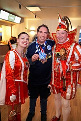 03 Lebenshilfe 2026-01-18 20  Tour-Tag, Sonntag 18. Januar - An diesem Sonntagmorgen startetet wir fast zur Frühschoppenzeit in der „Alten Feuerwache“ auf der Herrensitzung der Ehrengarde Blau-Weiß, eine Heimveranstaltung für unsere Rabea und unserem Olli. Danach stand dann die nächste Herrensitzung auf dem Plan, die von der KG Blau-Silber Rheinhausen im „Stellwerkshof“. Un wie kann es anders sein, der letzte Act ,wieder mal, im Steinhof. Die Lebenshilfe hielt dort ihre 15. Integrative Karnevalssitzung mit Unterstützung des HDK ab. : DVPJ, Toni I, Jules I., Prinz Karneval, Prinz, Prinzessin Aileen I., Hofmarschälle, Page, Pagen, Paginnen, HDK, Duisburg, Karneval, Helau, Tollität, Event, Session 2025, Session 2025, HDK Duisburg, Hauptausschuss, Hauptausschuss Karneval Duisburg, Duisburg ist echt