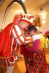 03 Lebenshilfe 2026-01-18 24  Tour-Tag, Sonntag 18. Januar - An diesem Sonntagmorgen startetet wir fast zur Frühschoppenzeit in der „Alten Feuerwache“ auf der Herrensitzung der Ehrengarde Blau-Weiß, eine Heimveranstaltung für unsere Rabea und unserem Olli. Danach stand dann die nächste Herrensitzung auf dem Plan, die von der KG Blau-Silber Rheinhausen im „Stellwerkshof“. Un wie kann es anders sein, der letzte Act ,wieder mal, im Steinhof. Die Lebenshilfe hielt dort ihre 15. Integrative Karnevalssitzung mit Unterstützung des HDK ab. : DVPJ, Toni I, Jules I., Prinz Karneval, Prinz, Prinzessin Aileen I., Hofmarschälle, Page, Pagen, Paginnen, HDK, Duisburg, Karneval, Helau, Tollität, Event, Session 2025, Session 2025, HDK Duisburg, Hauptausschuss, Hauptausschuss Karneval Duisburg, Duisburg ist echt