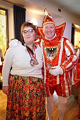 03 Lebenshilfe 2026-01-18 26  Tour-Tag, Sonntag 18. Januar - An diesem Sonntagmorgen startetet wir fast zur Frühschoppenzeit in der „Alten Feuerwache“ auf der Herrensitzung der Ehrengarde Blau-Weiß, eine Heimveranstaltung für unsere Rabea und unserem Olli. Danach stand dann die nächste Herrensitzung auf dem Plan, die von der KG Blau-Silber Rheinhausen im „Stellwerkshof“. Un wie kann es anders sein, der letzte Act ,wieder mal, im Steinhof. Die Lebenshilfe hielt dort ihre 15. Integrative Karnevalssitzung mit Unterstützung des HDK ab. : DVPJ, Toni I, Jules I., Prinz Karneval, Prinz, Prinzessin Aileen I., Hofmarschälle, Page, Pagen, Paginnen, HDK, Duisburg, Karneval, Helau, Tollität, Event, Session 2025, Session 2025, HDK Duisburg, Hauptausschuss, Hauptausschuss Karneval Duisburg, Duisburg ist echt