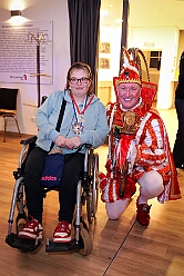 03 Lebenshilfe 2026-01-18 27  Tour-Tag, Sonntag 18. Januar - An diesem Sonntagmorgen startetet wir fast zur Frühschoppenzeit in der „Alten Feuerwache“ auf der Herrensitzung der Ehrengarde Blau-Weiß, eine Heimveranstaltung für unsere Rabea und unserem Olli. Danach stand dann die nächste Herrensitzung auf dem Plan, die von der KG Blau-Silber Rheinhausen im „Stellwerkshof“. Un wie kann es anders sein, der letzte Act ,wieder mal, im Steinhof. Die Lebenshilfe hielt dort ihre 15. Integrative Karnevalssitzung mit Unterstützung des HDK ab. : DVPJ, Toni I, Jules I., Prinz Karneval, Prinz, Prinzessin Aileen I., Hofmarschälle, Page, Pagen, Paginnen, HDK, Duisburg, Karneval, Helau, Tollität, Event, Session 2025, Session 2025, HDK Duisburg, Hauptausschuss, Hauptausschuss Karneval Duisburg, Duisburg ist echt