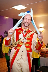 03 Lebenshilfe 2026-01-18 28  Tour-Tag, Sonntag 18. Januar - An diesem Sonntagmorgen startetet wir fast zur Frühschoppenzeit in der „Alten Feuerwache“ auf der Herrensitzung der Ehrengarde Blau-Weiß, eine Heimveranstaltung für unsere Rabea und unserem Olli. Danach stand dann die nächste Herrensitzung auf dem Plan, die von der KG Blau-Silber Rheinhausen im „Stellwerkshof“. Un wie kann es anders sein, der letzte Act ,wieder mal, im Steinhof. Die Lebenshilfe hielt dort ihre 15. Integrative Karnevalssitzung mit Unterstützung des HDK ab. : DVPJ, Toni I, Jules I., Prinz Karneval, Prinz, Prinzessin Aileen I., Hofmarschälle, Page, Pagen, Paginnen, HDK, Duisburg, Karneval, Helau, Tollität, Event, Session 2025, Session 2025, HDK Duisburg, Hauptausschuss, Hauptausschuss Karneval Duisburg, Duisburg ist echt