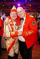03 Lebenshilfe 2026-01-18 29  Tour-Tag, Sonntag 18. Januar - An diesem Sonntagmorgen startetet wir fast zur Frühschoppenzeit in der „Alten Feuerwache“ auf der Herrensitzung der Ehrengarde Blau-Weiß, eine Heimveranstaltung für unsere Rabea und unserem Olli. Danach stand dann die nächste Herrensitzung auf dem Plan, die von der KG Blau-Silber Rheinhausen im „Stellwerkshof“. Un wie kann es anders sein, der letzte Act ,wieder mal, im Steinhof. Die Lebenshilfe hielt dort ihre 15. Integrative Karnevalssitzung mit Unterstützung des HDK ab. : DVPJ, Toni I, Jules I., Prinz Karneval, Prinz, Prinzessin Aileen I., Hofmarschälle, Page, Pagen, Paginnen, HDK, Duisburg, Karneval, Helau, Tollität, Event, Session 2025, Session 2025, HDK Duisburg, Hauptausschuss, Hauptausschuss Karneval Duisburg, Duisburg ist echt