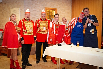 Kombuesenzauber 2026-01-21 10  Kombüsenzauber - Quasi vor seiner Haustür, im Ev. Gemeindehaus am Sandmüllersweg, stand Toni I. an den Kochtöpfen. Mit tatkräftiger Unterstützung der  » Blauen Jungs« „zauberte“ er ein Menü für seine Crew und den anwesenden Gästen auf den Tisch. : DVPJ, Toni I, Jules I., Prinz Karneval, Prinz, Prinzessin Aileen I., Hofmarschälle, Page, Pagen, Paginnen, HDK, Duisburg, Karneval, Helau, Tollität, Event, Session 2025, Session 2025, HDK Duisburg, Hauptausschuss, Hauptausschuss Karneval Duisburg, Duisburg ist echt