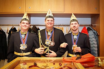 Kombuesenzauber 2026-01-21 15  Kombüsenzauber - Quasi vor seiner Haustür, im Ev. Gemeindehaus am Sandmüllersweg, stand Toni I. an den Kochtöpfen. Mit tatkräftiger Unterstützung der  » Blauen Jungs« „zauberte“ er ein Menü für seine Crew und den anwesenden Gästen auf den Tisch. : DVPJ, Toni I, Jules I., Prinz Karneval, Prinz, Prinzessin Aileen I., Hofmarschälle, Page, Pagen, Paginnen, HDK, Duisburg, Karneval, Helau, Tollität, Event, Session 2025, Session 2025, HDK Duisburg, Hauptausschuss, Hauptausschuss Karneval Duisburg, Duisburg ist echt