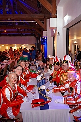 Karnevalss Volksbanh  RR 2026-01-22 02  Zusammen mit den Kölnern Größen - Im Kultur- und Bürgerzentrum Duisburg-Süd „Steinhof“ Huckingen bot die Volksbank Rhein-Ruhr zum 10. Mal dem Publikum ein hochkarätiges Programm. Die Kinderprinzencrew und musikalische Höhepunkte, erstklassige Comedians begeisterten die Zuschauer. Die Mischung aus Humor, Musik und Lebensfreude machte den Abend zu einem besonderen Erlebnis. : DVPJ, Toni I, Jules I., Prinz Karneval, Prinz, Prinzessin Aileen I., Hofmarschälle, Page, Pagen, Paginnen, HDK, Duisburg, Karneval, Helau, Tollität, Event, Session 2025, Session 2025, HDK Duisburg, Hauptausschuss, Hauptausschuss Karneval Duisburg, Duisburg ist echt