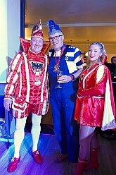 Karnevalss Volksbanh  RR 2026-01-22 09  Zusammen mit den Kölnern Größen - Im Kultur- und Bürgerzentrum Duisburg-Süd „Steinhof“ Huckingen bot die Volksbank Rhein-Ruhr zum 10. Mal dem Publikum ein hochkarätiges Programm. Die Kinderprinzencrew und musikalische Höhepunkte, erstklassige Comedians begeisterten die Zuschauer. Die Mischung aus Humor, Musik und Lebensfreude machte den Abend zu einem besonderen Erlebnis. : DVPJ, Toni I, Jules I., Prinz Karneval, Prinz, Prinzessin Aileen I., Hofmarschälle, Page, Pagen, Paginnen, HDK, Duisburg, Karneval, Helau, Tollität, Event, Session 2025, Session 2025, HDK Duisburg, Hauptausschuss, Hauptausschuss Karneval Duisburg, Duisburg ist echt