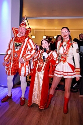 Karnevalss Volksbanh  RR 2026-01-22 12  Zusammen mit den Kölnern Größen - Im Kultur- und Bürgerzentrum Duisburg-Süd „Steinhof“ Huckingen bot die Volksbank Rhein-Ruhr zum 10. Mal dem Publikum ein hochkarätiges Programm. Die Kinderprinzencrew und musikalische Höhepunkte, erstklassige Comedians begeisterten die Zuschauer. Die Mischung aus Humor, Musik und Lebensfreude machte den Abend zu einem besonderen Erlebnis. : DVPJ, Toni I, Jules I., Prinz Karneval, Prinz, Prinzessin Aileen I., Hofmarschälle, Page, Pagen, Paginnen, HDK, Duisburg, Karneval, Helau, Tollität, Event, Session 2025, Session 2025, HDK Duisburg, Hauptausschuss, Hauptausschuss Karneval Duisburg, Duisburg ist echt