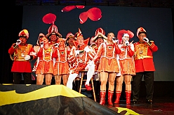 Karnevalss Volksbanh  RR 2026-01-22 26  Zusammen mit den Kölnern Größen - Im Kultur- und Bürgerzentrum Duisburg-Süd „Steinhof“ Huckingen bot die Volksbank Rhein-Ruhr zum 10. Mal dem Publikum ein hochkarätiges Programm. Die Kinderprinzencrew und musikalische Höhepunkte, erstklassige Comedians begeisterten die Zuschauer. Die Mischung aus Humor, Musik und Lebensfreude machte den Abend zu einem besonderen Erlebnis. : DVPJ, Toni I, Jules I., Prinz Karneval, Prinz, Prinzessin Aileen I., Hofmarschälle, Page, Pagen, Paginnen, HDK, Duisburg, Karneval, Helau, Tollität, Event, Session 2025, Session 2025, HDK Duisburg, Hauptausschuss, Hauptausschuss Karneval Duisburg, Duisburg ist echt