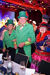 Karnevalss Volksbanh  RR 2026-01-22 27  Zusammen mit den Kölnern Größen - Im Kultur- und Bürgerzentrum Duisburg-Süd „Steinhof“ Huckingen bot die Volksbank Rhein-Ruhr zum 10. Mal dem Publikum ein hochkarätiges Programm. Die Kinderprinzencrew und musikalische Höhepunkte, erstklassige Comedians begeisterten die Zuschauer. Die Mischung aus Humor, Musik und Lebensfreude machte den Abend zu einem besonderen Erlebnis. : DVPJ, Toni I, Jules I., Prinz Karneval, Prinz, Prinzessin Aileen I., Hofmarschälle, Page, Pagen, Paginnen, HDK, Duisburg, Karneval, Helau, Tollität, Event, Session 2025, Session 2025, HDK Duisburg, Hauptausschuss, Hauptausschuss Karneval Duisburg, Duisburg ist echt