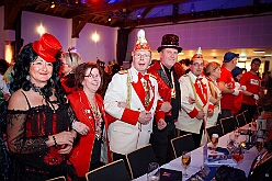 Karnevalss Volksbanh  RR 2026-01-22 28  Zusammen mit den Kölnern Größen - Im Kultur- und Bürgerzentrum Duisburg-Süd „Steinhof“ Huckingen bot die Volksbank Rhein-Ruhr zum 10. Mal dem Publikum ein hochkarätiges Programm. Die Kinderprinzencrew und musikalische Höhepunkte, erstklassige Comedians begeisterten die Zuschauer. Die Mischung aus Humor, Musik und Lebensfreude machte den Abend zu einem besonderen Erlebnis. : DVPJ, Toni I, Jules I., Prinz Karneval, Prinz, Prinzessin Aileen I., Hofmarschälle, Page, Pagen, Paginnen, HDK, Duisburg, Karneval, Helau, Tollität, Event, Session 2025, Session 2025, HDK Duisburg, Hauptausschuss, Hauptausschuss Karneval Duisburg, Duisburg ist echt