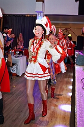 Karnevalss Volksbanh  RR 2026-01-22 29  Zusammen mit den Kölnern Größen - Im Kultur- und Bürgerzentrum Duisburg-Süd „Steinhof“ Huckingen bot die Volksbank Rhein-Ruhr zum 10. Mal dem Publikum ein hochkarätiges Programm. Die Kinderprinzencrew und musikalische Höhepunkte, erstklassige Comedians begeisterten die Zuschauer. Die Mischung aus Humor, Musik und Lebensfreude machte den Abend zu einem besonderen Erlebnis. : DVPJ, Toni I, Jules I., Prinz Karneval, Prinz, Prinzessin Aileen I., Hofmarschälle, Page, Pagen, Paginnen, HDK, Duisburg, Karneval, Helau, Tollität, Event, Session 2025, Session 2025, HDK Duisburg, Hauptausschuss, Hauptausschuss Karneval Duisburg, Duisburg ist echt