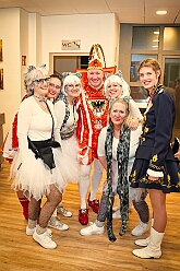 Karnevalss Volksbanh  RR 2026-01-22 31  Zusammen mit den Kölnern Größen - Im Kultur- und Bürgerzentrum Duisburg-Süd „Steinhof“ Huckingen bot die Volksbank Rhein-Ruhr zum 10. Mal dem Publikum ein hochkarätiges Programm. Die Kinderprinzencrew und musikalische Höhepunkte, erstklassige Comedians begeisterten die Zuschauer. Die Mischung aus Humor, Musik und Lebensfreude machte den Abend zu einem besonderen Erlebnis. : DVPJ, Toni I, Jules I., Prinz Karneval, Prinz, Prinzessin Aileen I., Hofmarschälle, Page, Pagen, Paginnen, HDK, Duisburg, Karneval, Helau, Tollität, Event, Session 2025, Session 2025, HDK Duisburg, Hauptausschuss, Hauptausschuss Karneval Duisburg, Duisburg ist echt