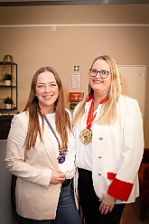 Karnevalss Volksbanh  RR 2026-01-22 32  Zusammen mit den Kölnern Größen - Im Kultur- und Bürgerzentrum Duisburg-Süd „Steinhof“ Huckingen bot die Volksbank Rhein-Ruhr zum 10. Mal dem Publikum ein hochkarätiges Programm. Die Kinderprinzencrew und musikalische Höhepunkte, erstklassige Comedians begeisterten die Zuschauer. Die Mischung aus Humor, Musik und Lebensfreude machte den Abend zu einem besonderen Erlebnis. : DVPJ, Toni I, Jules I., Prinz Karneval, Prinz, Prinzessin Aileen I., Hofmarschälle, Page, Pagen, Paginnen, HDK, Duisburg, Karneval, Helau, Tollität, Event, Session 2025, Session 2025, HDK Duisburg, Hauptausschuss, Hauptausschuss Karneval Duisburg, Duisburg ist echt