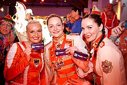 Karnevalss Volksbanh  RR 2026-01-22 34  Zusammen mit den Kölnern Größen - Im Kultur- und Bürgerzentrum Duisburg-Süd „Steinhof“ Huckingen bot die Volksbank Rhein-Ruhr zum 10. Mal dem Publikum ein hochkarätiges Programm. Die Kinderprinzencrew und musikalische Höhepunkte, erstklassige Comedians begeisterten die Zuschauer. Die Mischung aus Humor, Musik und Lebensfreude machte den Abend zu einem besonderen Erlebnis. : DVPJ, Toni I, Jules I., Prinz Karneval, Prinz, Prinzessin Aileen I., Hofmarschälle, Page, Pagen, Paginnen, HDK, Duisburg, Karneval, Helau, Tollität, Event, Session 2025, Session 2025, HDK Duisburg, Hauptausschuss, Hauptausschuss Karneval Duisburg, Duisburg ist echt