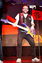 Karnevalss Volksbanh  RR 2026-01-22 35  Zusammen mit den Kölnern Größen - Im Kultur- und Bürgerzentrum Duisburg-Süd „Steinhof“ Huckingen bot die Volksbank Rhein-Ruhr zum 10. Mal dem Publikum ein hochkarätiges Programm. Die Kinderprinzencrew und musikalische Höhepunkte, erstklassige Comedians begeisterten die Zuschauer. Die Mischung aus Humor, Musik und Lebensfreude machte den Abend zu einem besonderen Erlebnis. : DVPJ, Toni I, Jules I., Prinz Karneval, Prinz, Prinzessin Aileen I., Hofmarschälle, Page, Pagen, Paginnen, HDK, Duisburg, Karneval, Helau, Tollität, Event, Session 2025, Session 2025, HDK Duisburg, Hauptausschuss, Hauptausschuss Karneval Duisburg, Duisburg ist echt