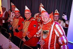 Karnevalss Volksbanh  RR 2026-01-22 36  Zusammen mit den Kölnern Größen - Im Kultur- und Bürgerzentrum Duisburg-Süd „Steinhof“ Huckingen bot die Volksbank Rhein-Ruhr zum 10. Mal dem Publikum ein hochkarätiges Programm. Die Kinderprinzencrew und musikalische Höhepunkte, erstklassige Comedians begeisterten die Zuschauer. Die Mischung aus Humor, Musik und Lebensfreude machte den Abend zu einem besonderen Erlebnis. : DVPJ, Toni I, Jules I., Prinz Karneval, Prinz, Prinzessin Aileen I., Hofmarschälle, Page, Pagen, Paginnen, HDK, Duisburg, Karneval, Helau, Tollität, Event, Session 2025, Session 2025, HDK Duisburg, Hauptausschuss, Hauptausschuss Karneval Duisburg, Duisburg ist echt