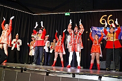 02 Jubilaeum Pils-Sucher 2026-01-23 04  Tour-Tag, 23.Januar - Am frühen Abend begannen wir mit einem Gastspiel in Essen. Dort hatte die „1.Gr. KG Klein-aaf“ zu einem Hausfrauennachmittag ins Pfarrheim „Herz-Jesu“ geladen. Zurück in Duisburg haben wie die Jubiläumsfeier zum 66 jährigen Geburtstag der KG Blau-Weiß Neumühl „Die Pils-Sucher“ besucht. Darauf folgten dann im Duisburger Landfermann-Gymnasium die Herrensitzung der Prinzengarde und im „Efendi-Festsall“ die Piratesause 2.0 „Karneval meets Mallorca“, Heimspiel für unsere Tichi. : DVPJ, Toni I, Jules I., Prinz Karneval, Prinz, Prinzessin Aileen I., Hofmarschälle, Page, Pagen, Paginnen, HDK, Duisburg, Karneval, Helau, Tollität, Event, Session 2025, Session 2025, HDK Duisburg, Hauptausschuss, Hauptausschuss Karneval Duisburg, Duisburg ist echt