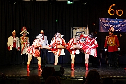 02 Jubilaeum Pils-Sucher 2026-01-23 05  Tour-Tag, 23.Januar - Am frühen Abend begannen wir mit einem Gastspiel in Essen. Dort hatte die „1.Gr. KG Klein-aaf“ zu einem Hausfrauennachmittag ins Pfarrheim „Herz-Jesu“ geladen. Zurück in Duisburg haben wie die Jubiläumsfeier zum 66 jährigen Geburtstag der KG Blau-Weiß Neumühl „Die Pils-Sucher“ besucht. Darauf folgten dann im Duisburger Landfermann-Gymnasium die Herrensitzung der Prinzengarde und im „Efendi-Festsall“ die Piratesause 2.0 „Karneval meets Mallorca“, Heimspiel für unsere Tichi. : DVPJ, Toni I, Jules I., Prinz Karneval, Prinz, Prinzessin Aileen I., Hofmarschälle, Page, Pagen, Paginnen, HDK, Duisburg, Karneval, Helau, Tollität, Event, Session 2025, Session 2025, HDK Duisburg, Hauptausschuss, Hauptausschuss Karneval Duisburg, Duisburg ist echt