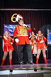 02 Jubilaeum Pils-Sucher 2026-01-23 09  Tour-Tag, 23.Januar - Am frühen Abend begannen wir mit einem Gastspiel in Essen. Dort hatte die „1.Gr. KG Klein-aaf“ zu einem Hausfrauennachmittag ins Pfarrheim „Herz-Jesu“ geladen. Zurück in Duisburg haben wie die Jubiläumsfeier zum 66 jährigen Geburtstag der KG Blau-Weiß Neumühl „Die Pils-Sucher“ besucht. Darauf folgten dann im Duisburger Landfermann-Gymnasium die Herrensitzung der Prinzengarde und im „Efendi-Festsall“ die Piratesause 2.0 „Karneval meets Mallorca“, Heimspiel für unsere Tichi. : DVPJ, Toni I, Jules I., Prinz Karneval, Prinz, Prinzessin Aileen I., Hofmarschälle, Page, Pagen, Paginnen, HDK, Duisburg, Karneval, Helau, Tollität, Event, Session 2025, Session 2025, HDK Duisburg, Hauptausschuss, Hauptausschuss Karneval Duisburg, Duisburg ist echt