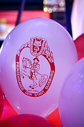 03 Herrens PrinzenGrd 2026-01-23 01  Tour-Tag, 23.Januar - Am frühen Abend begannen wir mit einem Gastspiel in Essen. Dort hatte die „1.Gr. KG Klein-aaf“ zu einem Hausfrauennachmittag ins Pfarrheim „Herz-Jesu“ geladen. Zurück in Duisburg haben wie die Jubiläumsfeier zum 66 jährigen Geburtstag der KG Blau-Weiß Neumühl „Die Pils-Sucher“ besucht. Darauf folgten dann im Duisburger Landfermann-Gymnasium die Herrensitzung der Prinzengarde und im „Efendi-Festsall“ die Piratesause 2.0 „Karneval meets Mallorca“, Heimspiel für unsere Tichi. : DVPJ, Toni I, Jules I., Prinz Karneval, Prinz, Prinzessin Aileen I., Hofmarschälle, Page, Pagen, Paginnen, HDK, Duisburg, Karneval, Helau, Tollität, Event, Session 2025, Session 2025, HDK Duisburg, Hauptausschuss, Hauptausschuss Karneval Duisburg, Duisburg ist echt