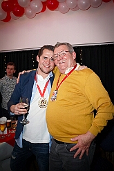 03 Herrens PrinzenGrd 2026-01-23 06  Tour-Tag, 23.Januar - Am frühen Abend begannen wir mit einem Gastspiel in Essen. Dort hatte die „1.Gr. KG Klein-aaf“ zu einem Hausfrauennachmittag ins Pfarrheim „Herz-Jesu“ geladen. Zurück in Duisburg haben wie die Jubiläumsfeier zum 66 jährigen Geburtstag der KG Blau-Weiß Neumühl „Die Pils-Sucher“ besucht. Darauf folgten dann im Duisburger Landfermann-Gymnasium die Herrensitzung der Prinzengarde und im „Efendi-Festsall“ die Piratesause 2.0 „Karneval meets Mallorca“, Heimspiel für unsere Tichi. : DVPJ, Toni I, Jules I., Prinz Karneval, Prinz, Prinzessin Aileen I., Hofmarschälle, Page, Pagen, Paginnen, HDK, Duisburg, Karneval, Helau, Tollität, Event, Session 2025, Session 2025, HDK Duisburg, Hauptausschuss, Hauptausschuss Karneval Duisburg, Duisburg ist echt