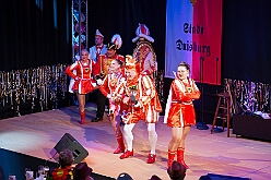 03 Herrens PrinzenGrd 2026-01-23 07  Tour-Tag, 23.Januar - Am frühen Abend begannen wir mit einem Gastspiel in Essen. Dort hatte die „1.Gr. KG Klein-aaf“ zu einem Hausfrauennachmittag ins Pfarrheim „Herz-Jesu“ geladen. Zurück in Duisburg haben wie die Jubiläumsfeier zum 66 jährigen Geburtstag der KG Blau-Weiß Neumühl „Die Pils-Sucher“ besucht. Darauf folgten dann im Duisburger Landfermann-Gymnasium die Herrensitzung der Prinzengarde und im „Efendi-Festsall“ die Piratesause 2.0 „Karneval meets Mallorca“, Heimspiel für unsere Tichi. : DVPJ, Toni I, Jules I., Prinz Karneval, Prinz, Prinzessin Aileen I., Hofmarschälle, Page, Pagen, Paginnen, HDK, Duisburg, Karneval, Helau, Tollität, Event, Session 2025, Session 2025, HDK Duisburg, Hauptausschuss, Hauptausschuss Karneval Duisburg, Duisburg ist echt