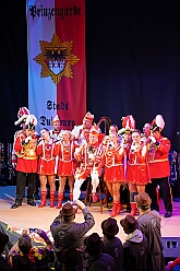 03 Herrens PrinzenGrd 2026-01-23 11  Tour-Tag, 23.Januar - Am frühen Abend begannen wir mit einem Gastspiel in Essen. Dort hatte die „1.Gr. KG Klein-aaf“ zu einem Hausfrauennachmittag ins Pfarrheim „Herz-Jesu“ geladen. Zurück in Duisburg haben wie die Jubiläumsfeier zum 66 jährigen Geburtstag der KG Blau-Weiß Neumühl „Die Pils-Sucher“ besucht. Darauf folgten dann im Duisburger Landfermann-Gymnasium die Herrensitzung der Prinzengarde und im „Efendi-Festsall“ die Piratesause 2.0 „Karneval meets Mallorca“, Heimspiel für unsere Tichi. : DVPJ, Toni I, Jules I., Prinz Karneval, Prinz, Prinzessin Aileen I., Hofmarschälle, Page, Pagen, Paginnen, HDK, Duisburg, Karneval, Helau, Tollität, Event, Session 2025, Session 2025, HDK Duisburg, Hauptausschuss, Hauptausschuss Karneval Duisburg, Duisburg ist echt