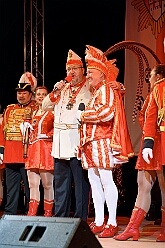 03 Herrens PrinzenGrd 2026-01-23 12  Tour-Tag, 23.Januar - Am frühen Abend begannen wir mit einem Gastspiel in Essen. Dort hatte die „1.Gr. KG Klein-aaf“ zu einem Hausfrauennachmittag ins Pfarrheim „Herz-Jesu“ geladen. Zurück in Duisburg haben wie die Jubiläumsfeier zum 66 jährigen Geburtstag der KG Blau-Weiß Neumühl „Die Pils-Sucher“ besucht. Darauf folgten dann im Duisburger Landfermann-Gymnasium die Herrensitzung der Prinzengarde und im „Efendi-Festsall“ die Piratesause 2.0 „Karneval meets Mallorca“, Heimspiel für unsere Tichi. : DVPJ, Toni I, Jules I., Prinz Karneval, Prinz, Prinzessin Aileen I., Hofmarschälle, Page, Pagen, Paginnen, HDK, Duisburg, Karneval, Helau, Tollität, Event, Session 2025, Session 2025, HDK Duisburg, Hauptausschuss, Hauptausschuss Karneval Duisburg, Duisburg ist echt