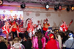 04 Piratens PiratenDSuedens 2026-01-23 12  Tour-Tag, 23.Januar - Am frühen Abend begannen wir mit einem Gastspiel in Essen. Dort hatte die „1.Gr. KG Klein-aaf“ zu einem Hausfrauennachmittag ins Pfarrheim „Herz-Jesu“ geladen. Zurück in Duisburg haben wie die Jubiläumsfeier zum 66 jährigen Geburtstag der KG Blau-Weiß Neumühl „Die Pils-Sucher“ besucht. Darauf folgten dann im Duisburger Landfermann-Gymnasium die Herrensitzung der Prinzengarde und im „Efendi-Festsall“ die Piratesause 2.0 „Karneval meets Mallorca“, Heimspiel für unsere Tichi. : DVPJ, Toni I, Jules I., Prinz Karneval, Prinz, Prinzessin Aileen I., Hofmarschälle, Page, Pagen, Paginnen, HDK, Duisburg, Karneval, Helau, Tollität, Event, Session 2025, Session 2025, HDK Duisburg, Hauptausschuss, Hauptausschuss Karneval Duisburg, Duisburg ist echt