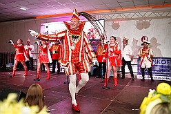 04 Piratens PiratenDSuedens 2026-01-23 16  Tour-Tag, 23.Januar - Am frühen Abend begannen wir mit einem Gastspiel in Essen. Dort hatte die „1.Gr. KG Klein-aaf“ zu einem Hausfrauennachmittag ins Pfarrheim „Herz-Jesu“ geladen. Zurück in Duisburg haben wie die Jubiläumsfeier zum 66 jährigen Geburtstag der KG Blau-Weiß Neumühl „Die Pils-Sucher“ besucht. Darauf folgten dann im Duisburger Landfermann-Gymnasium die Herrensitzung der Prinzengarde und im „Efendi-Festsall“ die Piratesause 2.0 „Karneval meets Mallorca“, Heimspiel für unsere Tichi. : DVPJ, Toni I, Jules I., Prinz Karneval, Prinz, Prinzessin Aileen I., Hofmarschälle, Page, Pagen, Paginnen, HDK, Duisburg, Karneval, Helau, Tollität, Event, Session 2025, Session 2025, HDK Duisburg, Hauptausschuss, Hauptausschuss Karneval Duisburg, Duisburg ist echt