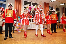 01 Karnevalsfeier AWO 2026-01-24 01  Tour-Tag, Samstag 24. Januar - Kurz vor 18 Uhr starten wir mit unserem Programm bei der Feier der AWO im Gemiendehaus Erlenstraße. Dann geht es zu Thomas Heimspiel, der „Kostümball“ der 1. KG Baerl im Waldhof. Als nächster Termin steht die „Damensitzung“ der KVO in der Clauberghalle auf dem Plan. Von dort geht es zurück in die City. Erst ins WYNDHAM Hotel Duisburger Hof zum „Funkenball“ der Roten Funken, nebenan dann im Landfermann Gymnasium „Damensitzung“ der Prinzengarde. Danach ins Gertrud-Bäumer-Berufskolleg zur „Mädchensitzung“ der Stadtgarde. Kurz über die A 59 nach Meiderich,  hier ist die „Jeckenparty“ der Meidericher Jecken. Wieder Richtung Süden, mit Stop in der Falkstraße zur „Prunksitzung“ vom Sonnigen Süden, dann weiter nach Serm zur Prinzenkürung. Hatte auch etwas von Heimspiel für Pia und Toni. : DVPJ, Toni I, Jules I., Prinz Karneval, Prinz, Prinzessin Aileen I., Hofmarschälle, Page, Pagen, Paginnen, HDK, Duisburg, Karneval, Helau, Tollität, Event, Session 2025, Session 2025, HDK Duisburg, Hauptausschuss, Hauptausschuss Karneval Duisburg, Duisburg ist echt